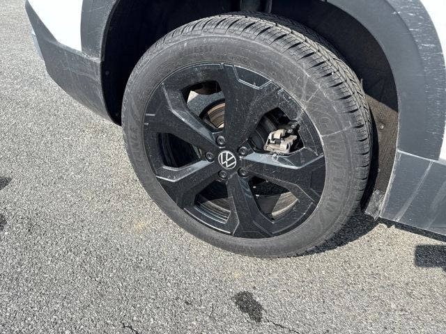 2025 Volkswagen Taos SEL