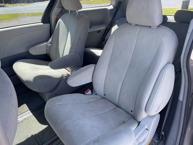 2012 Toyota Sienna Base 7 Passenger