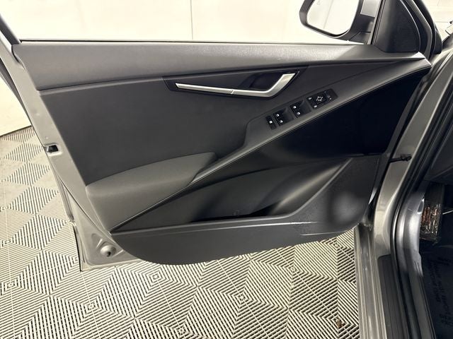 2023 Kia Niro LX