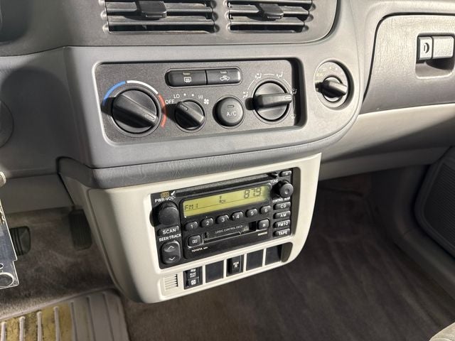 2002 Toyota Sienna LE