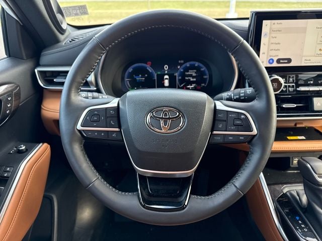 2023 Toyota Highlander Hybrid Platinum