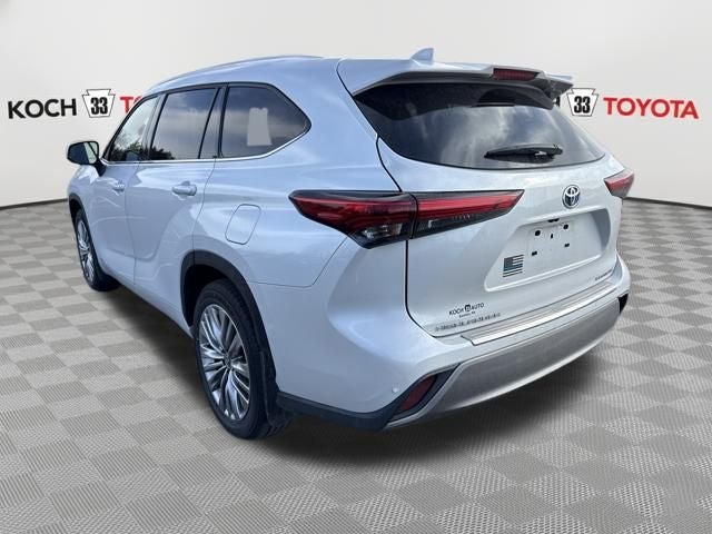 2023 Toyota Highlander Hybrid Platinum