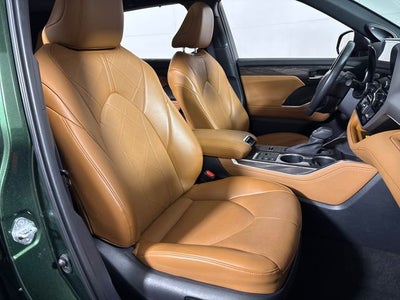 2023 Toyota Highlander Hybrid Platinum