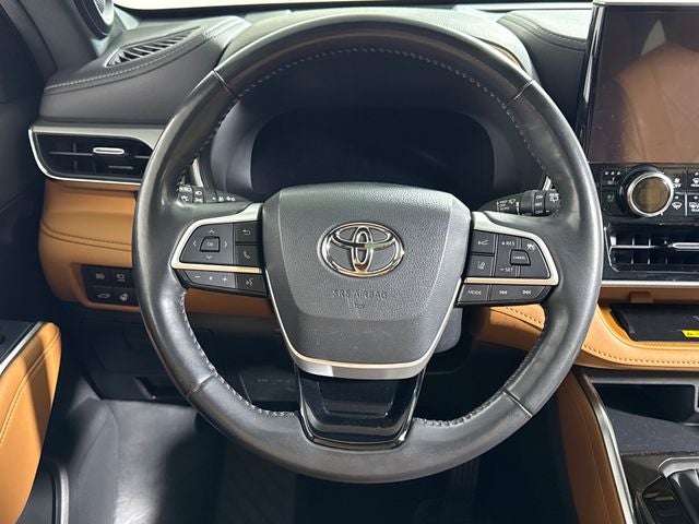 2023 Toyota Highlander Hybrid Platinum