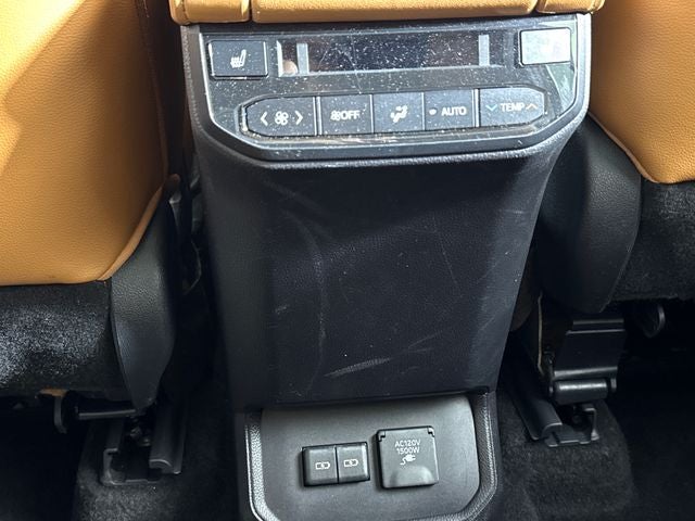 2023 Toyota Highlander Hybrid Platinum