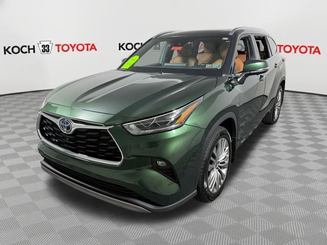 2023 Toyota Highlander Hybrid Platinum