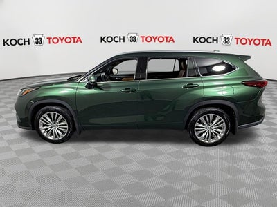 2023 Toyota Highlander Hybrid Platinum