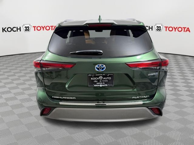 2023 Toyota Highlander Hybrid Platinum