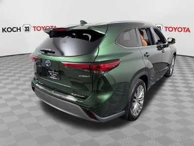 2023 Toyota Highlander Hybrid Platinum
