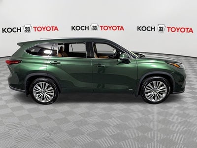2023 Toyota Highlander Hybrid Platinum