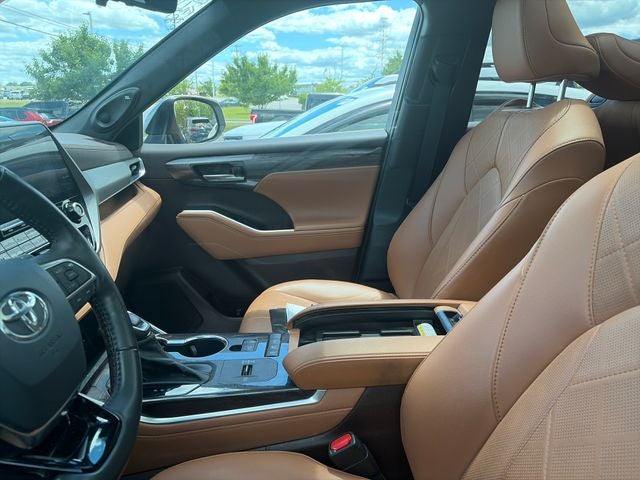 2021 Toyota Highlander Hybrid Platinum