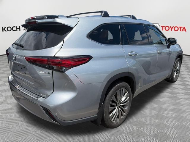 2021 Toyota Highlander Hybrid Platinum