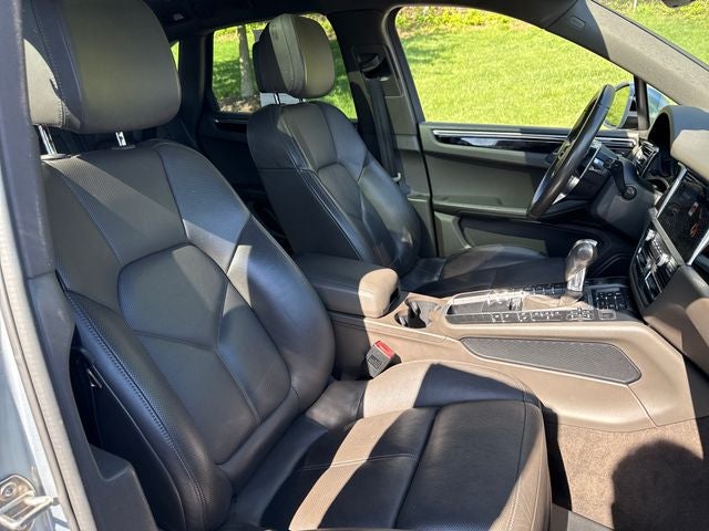 2020 Porsche Macan Base