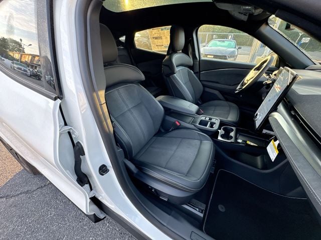 2025 Ford Mustang Mach-E GT - Photo 25