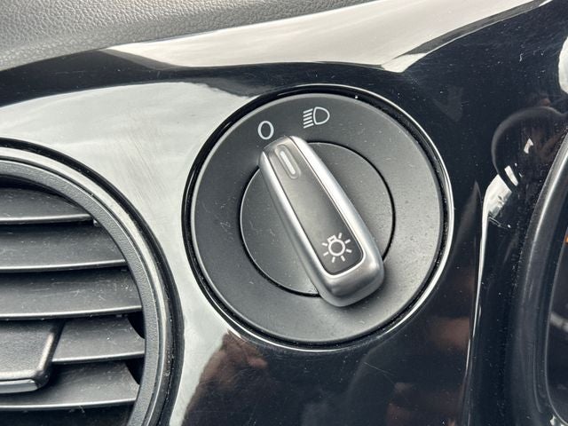 2014 Volkswagen Beetle 1.8T Entry