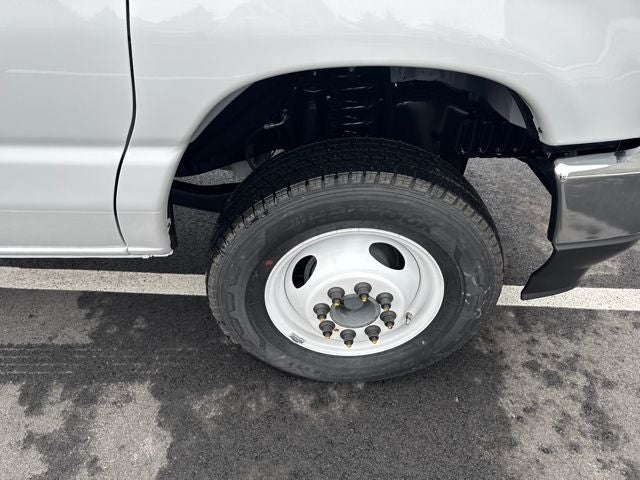 2026 Ford E-450SD Base DRW