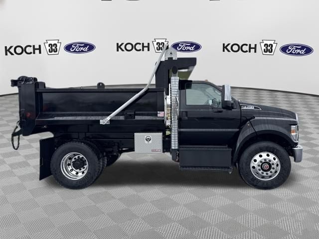 2027 Ford F-750SD Base