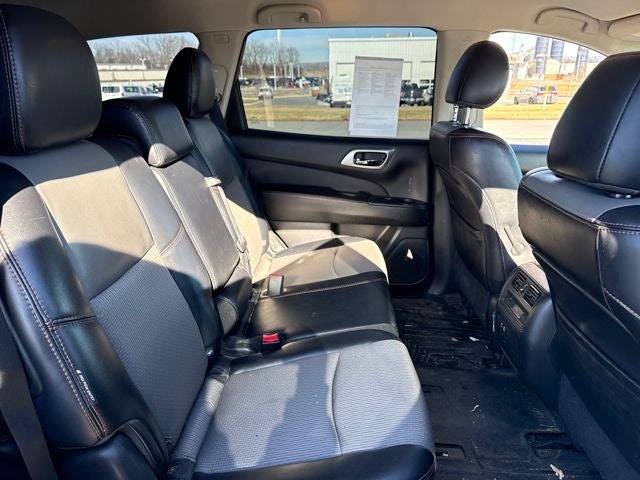 2020 Nissan Pathfinder SV