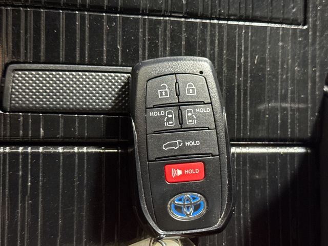 2025 Toyota Sienna XSE 7 Passenger