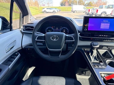2025 Toyota Sienna XSE 7 Passenger