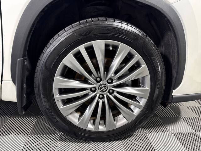 2021 Toyota Highlander Hybrid Platinum