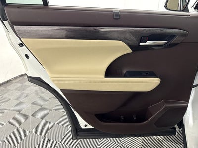 2021 Toyota Highlander Hybrid Platinum