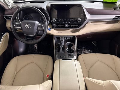 2021 Toyota Highlander Hybrid Platinum
