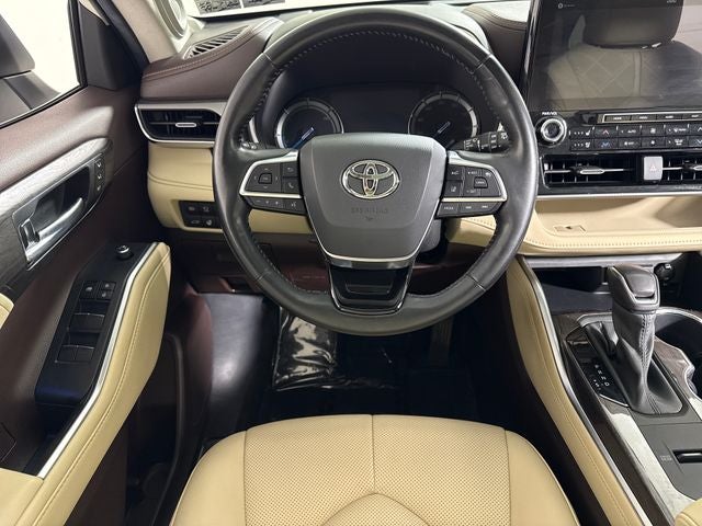 2021 Toyota Highlander Hybrid Platinum
