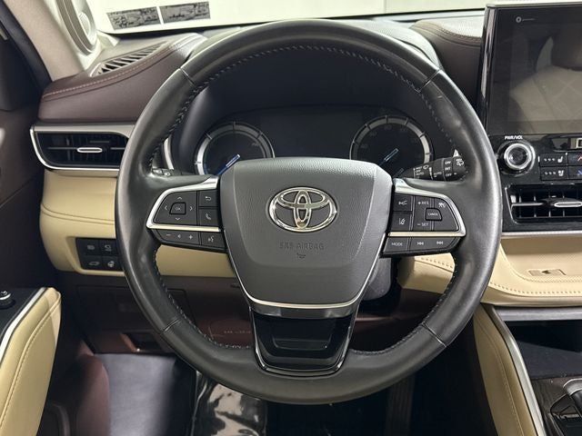 2021 Toyota Highlander Hybrid Platinum