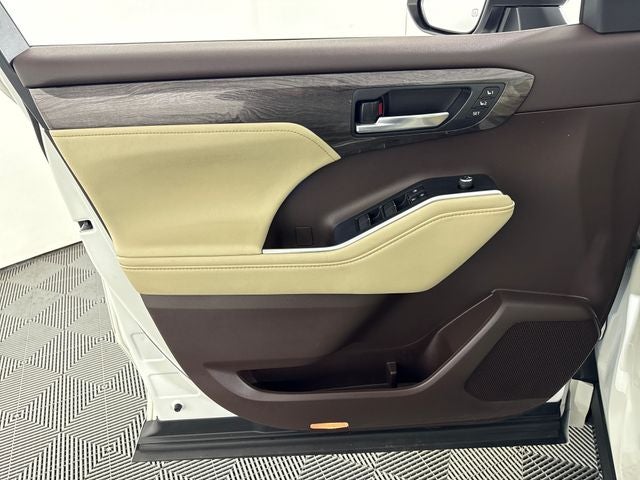 2021 Toyota Highlander Hybrid Platinum