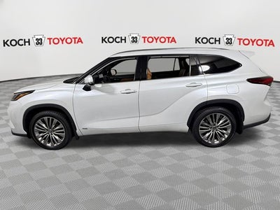 2022 Toyota Highlander Hybrid Platinum