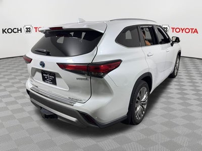 2022 Toyota Highlander Hybrid Platinum