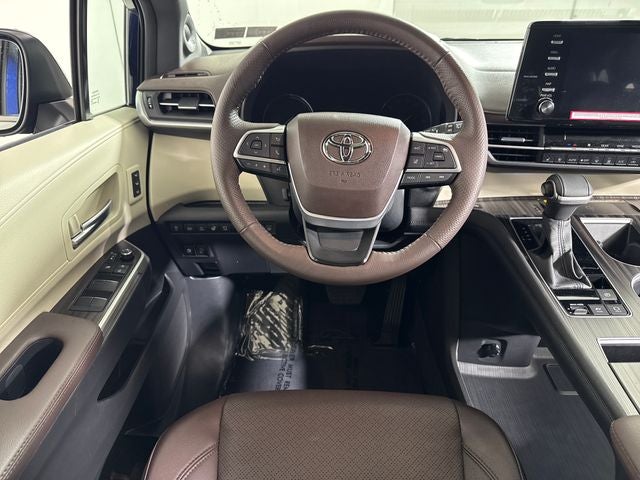 2024 Toyota Sienna Platinum 7 Passenger