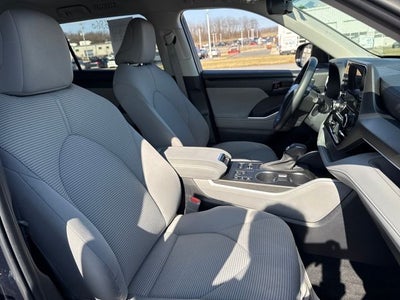 2023 Toyota Highlander LE