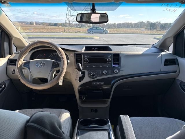 2012 Toyota Sienna LE 8 Passenger