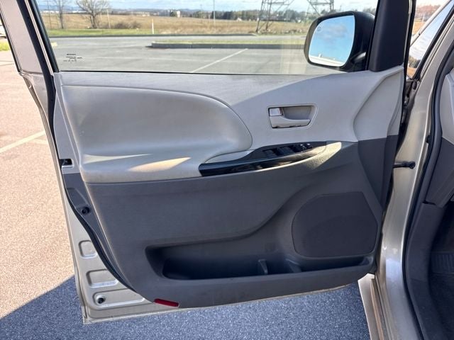 2012 Toyota Sienna LE 8 Passenger