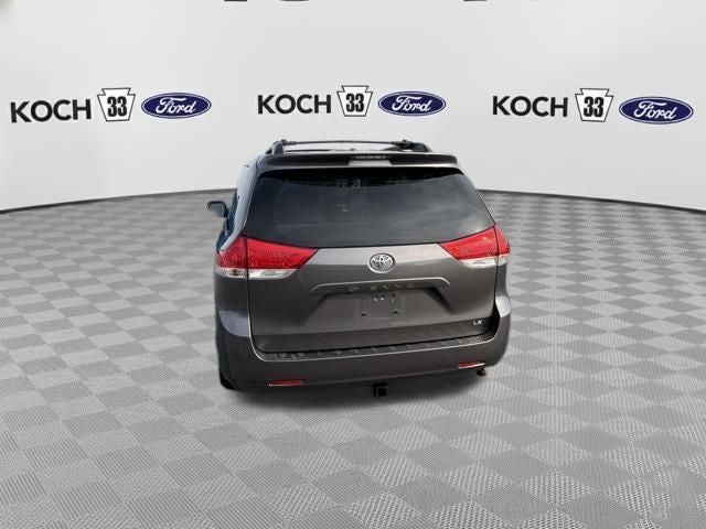 2014 Toyota Sienna LE 8 Passenger
