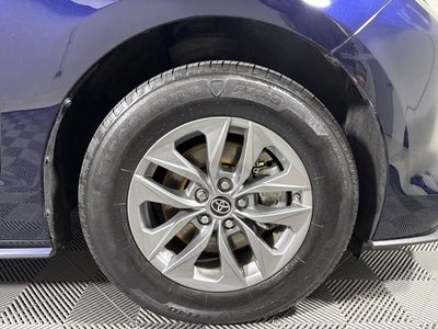 2022 Toyota Sienna XLE 8 Passenger