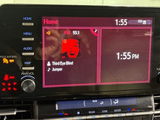 2022 Toyota Sienna XLE 8 Passenger