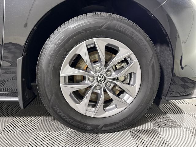 2023 Toyota Sienna XLE 7 Passenger