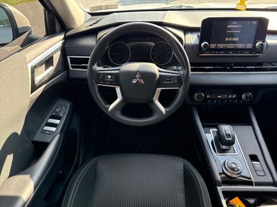 2022 Mitsubishi Outlander ES