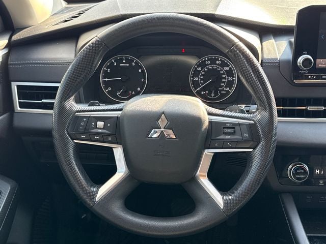2022 Mitsubishi Outlander ES