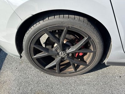 2024 Volkswagen Golf GTI SE